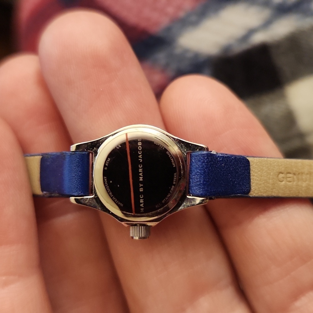 Marc by Marc Jacob's tiny watch - Picture 3 of 5